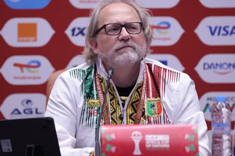 Tom Saintfiet en conférence de presse avant Mali Sénégal, un quart de finale très attendu à la CAN 2025.