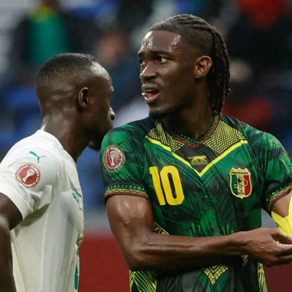 Yves Bissouma, visage fermé après une soirée compliquée avec le Mali.