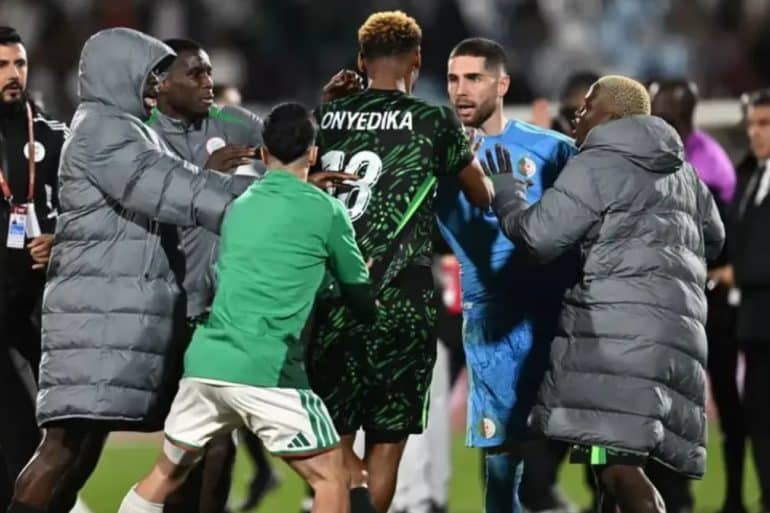CAN 2025 : La CAF ouvre une enquête après des incidents lors de Cameroun Maroc et Algérie Nigeria