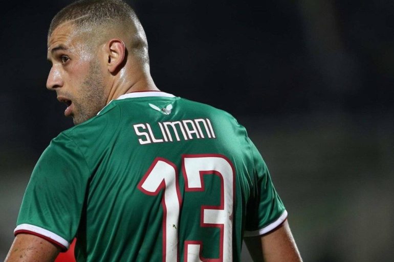Islam Slimani lors d’un match avec l’Algérie.