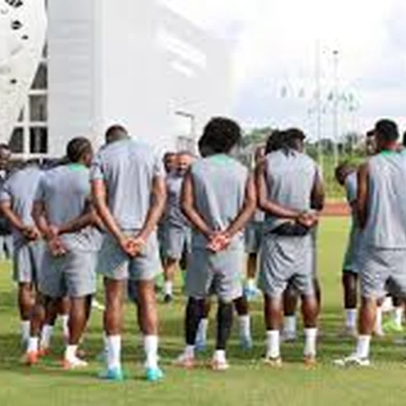 Les Super Eagles traversent une tension sur les primes avant le quart contre l’Algérie.