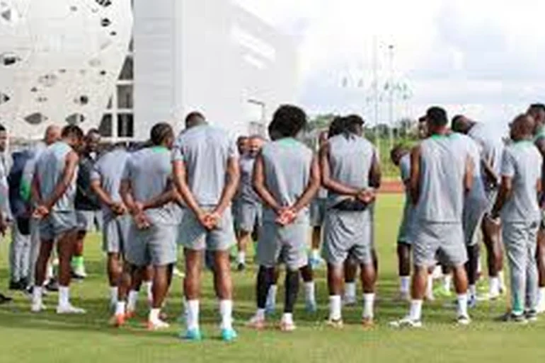 Les Super Eagles traversent une tension sur les primes avant le quart contre l’Algérie.