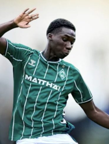 Karim Coulibaly, jeune défenseur du Werder Brême, attire l’attention de la sélection ivoirienne.