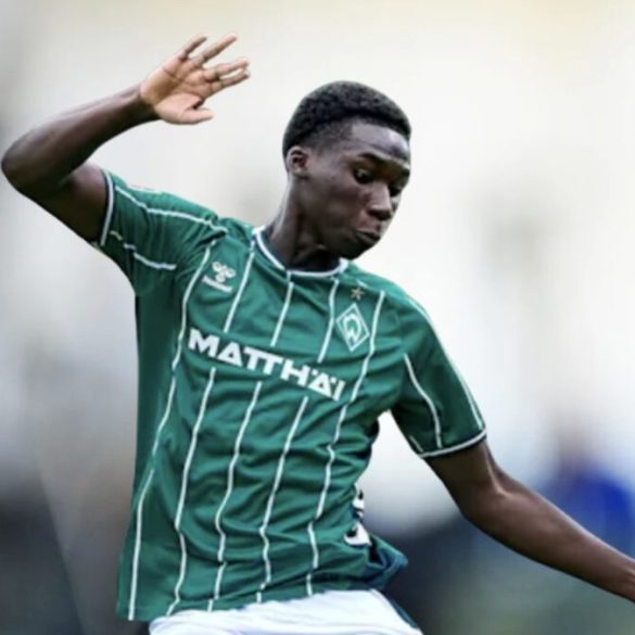 Karim Coulibaly, jeune défenseur du Werder Brême, attire l’attention de la sélection ivoirienne.