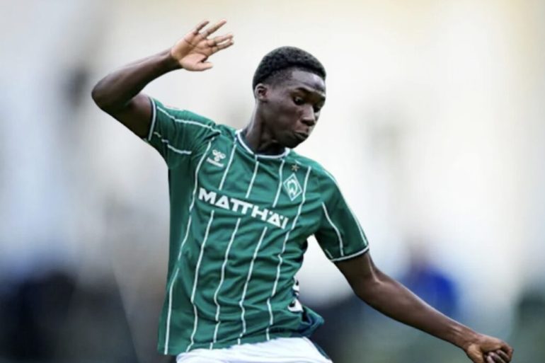 Karim Coulibaly, jeune défenseur du Werder Brême, attire l’attention de la sélection ivoirienne.