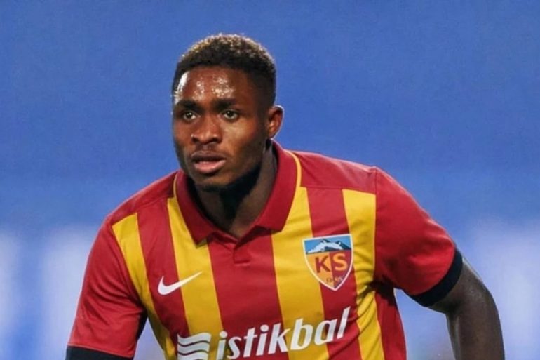 Koffi Kouao arrive en fin de contrat et négocie avec Kayserispor.