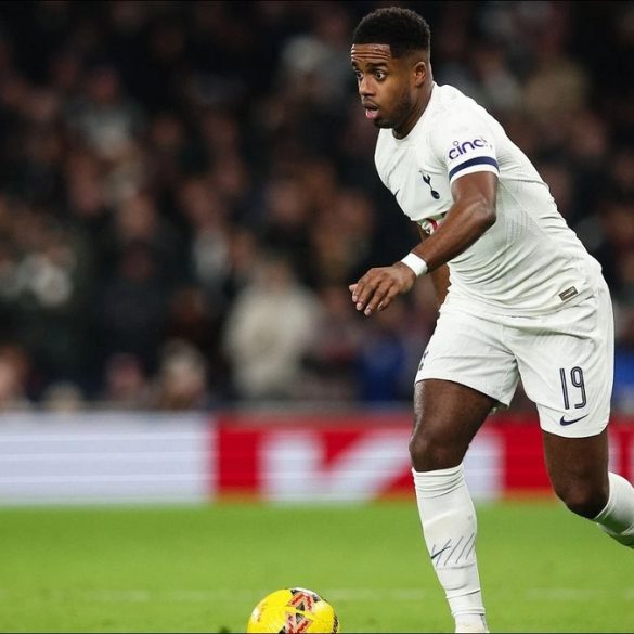 Ryan Sessegnon avec Fulham, au centre d’une possible future option pour la Côte d’Ivoire.