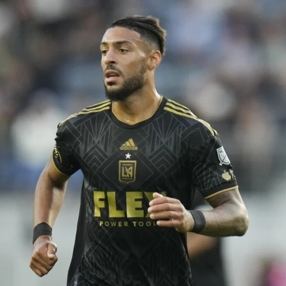 Denis Bouanga sous les couleurs du LAFC lors d’un match