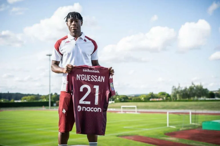Khor Fakkan annonce l’arrivée de Jean N’Guessan et d’Adama Diallo avec des visuels de bienvenue.