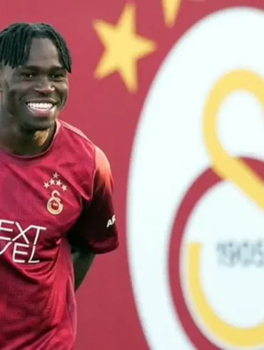 Wilfried Singo effectue son retour sur les terrains avec Galatasaray après 74 jours d’absence.
