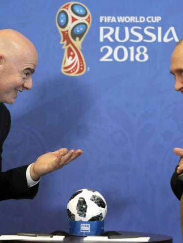 Gianni Infantino plaide pour une réintégration des équipes russes dans le football international.