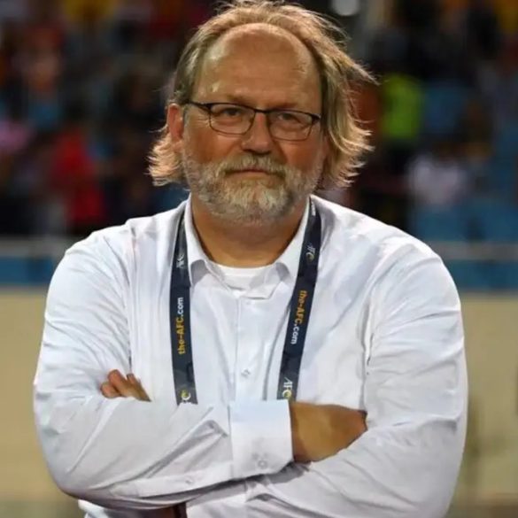 Le ministère des Sports du Mali demande le départ de Tom Saintfiet