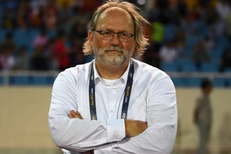 Le ministère des Sports du Mali demande le départ de Tom Saintfiet