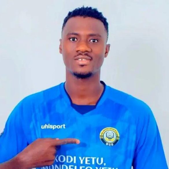 Chamou Karaboué pose sous ses nouvelles couleurs après l’officialisation de son prêt.