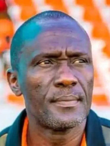 Maxime Gouaméné présenté comme le nouveau coach d’Africa Sports avec l’objectif de la montée.