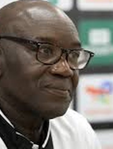 Lamine Ndiaye à son arrivée avant sa prise de fonction à l’USM Alger