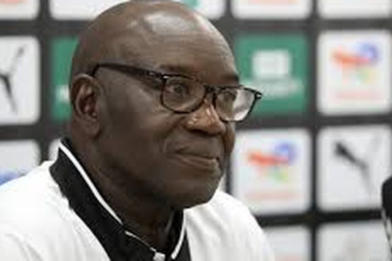 Lamine Ndiaye à son arrivée avant sa prise de fonction à l’USM Alger