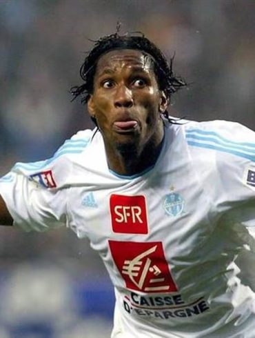 Une célébration en Ligue 1, symbole de l’impact des buteurs africains depuis les années 2000.