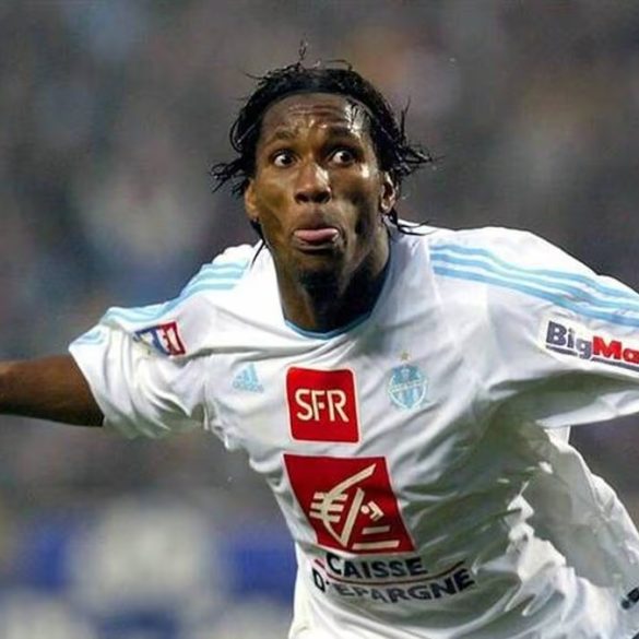 Une célébration en Ligue 1, symbole de l’impact des buteurs africains depuis les années 2000.