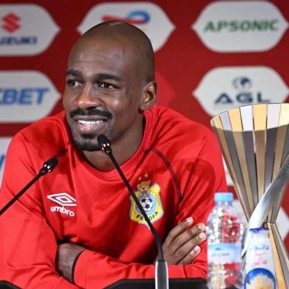 Gaël Kakuta officialise son engagement avec l’AE Larisa jusqu’en juin 2026.