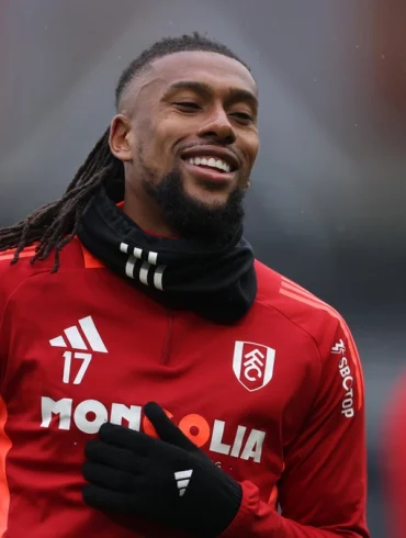 Alex Iwobi célèbre la barre des 100 matchs disputés avec Fulham.