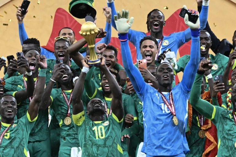 Le trophée de la CAN 2025 sera présenté au public samedi au Stade de France avant Sénégal-Pérou.