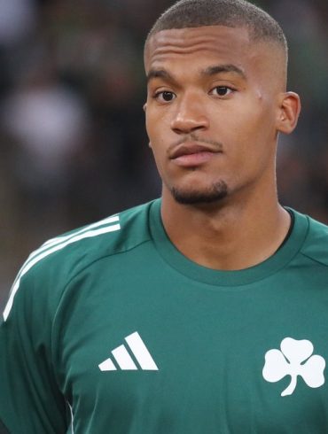 Alban Lafont enchaîne les matchs avec le Panathinaïkos et retrouve de l’élan dans sa saison.