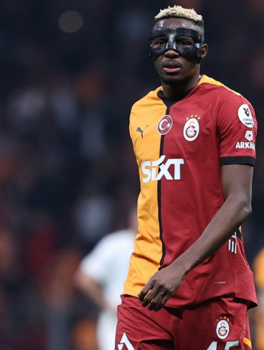 Victor Osimhen est cité parmi les options du Barça si la piste Julián Álvarez échoue