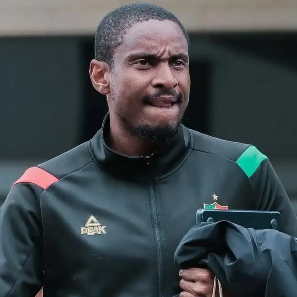 Rulani Mokwena s’engage dans un nouveau défi en prenant les commandes d’Al-Ittihad en Libye.