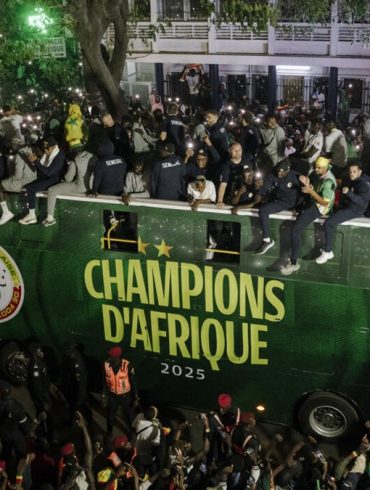 Le Sénégal compte présenter son trophée avant son match face au Pérou à Paris.