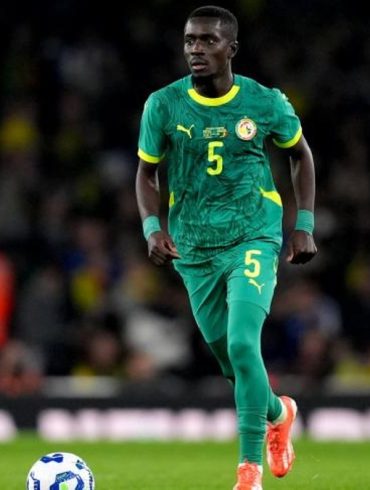 Idrissa Gueye se dit prêt à rendre les médailles au Maroc pour calmer les tensions autour de la CAN 2025.