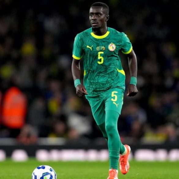 Idrissa Gueye se dit prêt à rendre les médailles au Maroc pour calmer les tensions autour de la CAN 2025.