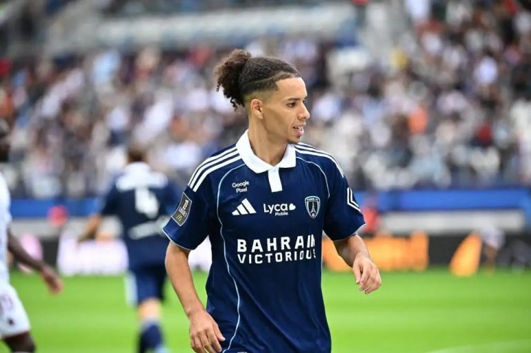 Ilan Kebbal attire l’attention de l’AS Monaco, qui suit de près le milieu offensif algérien du Paris FC.