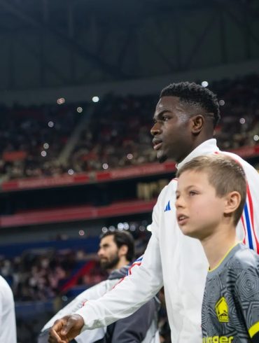 Ernest Nuamah n’a plus rejoué depuis un an, mais Lyon espère enfin revoir son ailier ghanéen très bientôt.