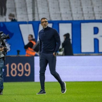 Habib Beye aurait été proposé au Paris FC alors que son avenir à Marseille suscite déjà des interrogations.