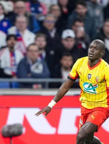 Malang Sarr reste au centre des discussions à Lens, entre envie de prolongation et intérêt venu de l’étranger.