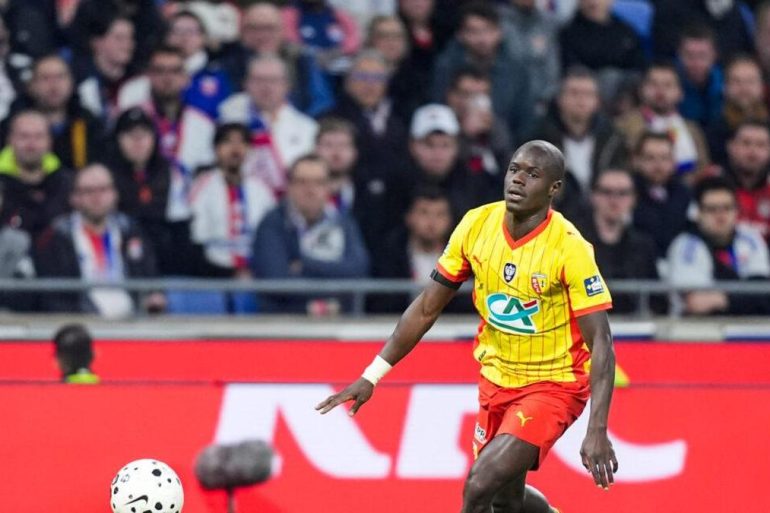 Malang Sarr reste au centre des discussions à Lens, entre envie de prolongation et intérêt venu de l’étranger.