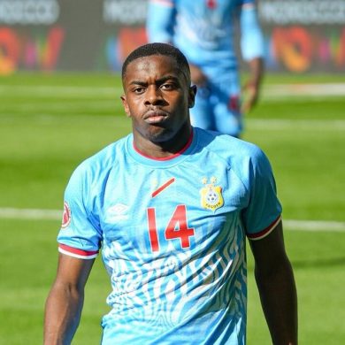 Noah Sadiki suscite une vraie bataille entre Manchester United et Chelsea avant le mercato estival.