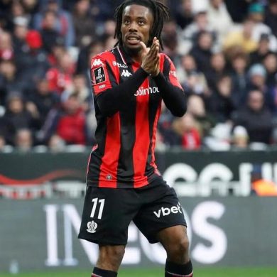 Elye Wahi assume son ambition de disputer la Coupe du monde 2026 avec la Côte d’Ivoire, tout en restant focalisé sur la mission maintien de Nice.