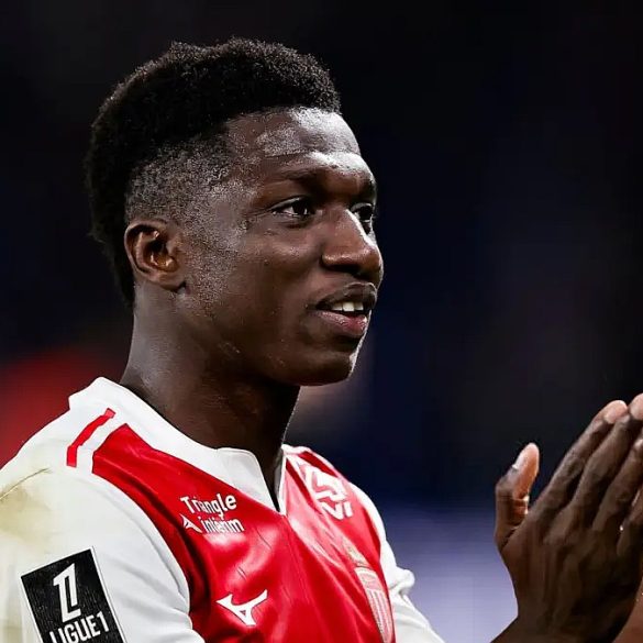 Lamine Camara est suivi de près par plusieurs clubs de Premier League avant le prochain mercato.