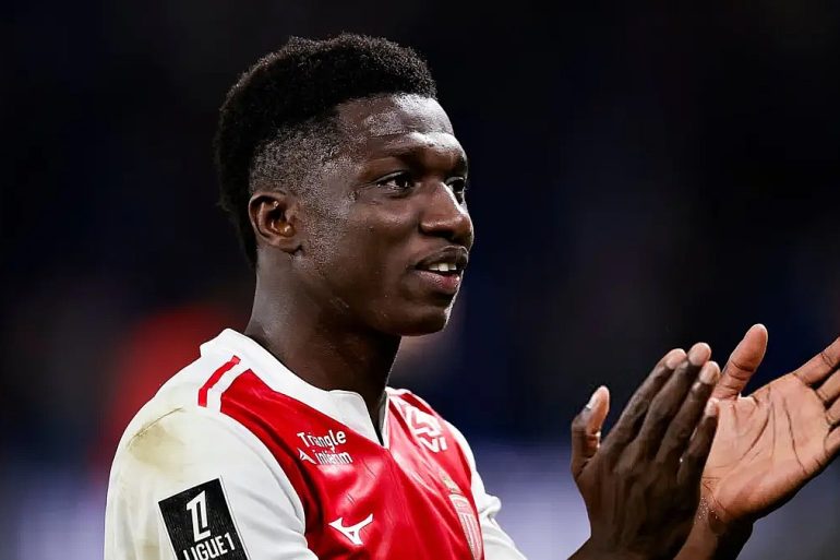 Lamine Camara est suivi de près par plusieurs clubs de Premier League avant le prochain mercato.