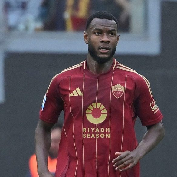 Evan Ndicka est présenté comme l’une des principales alternatives du Barça si la piste Alessandro Bastoni échoue.