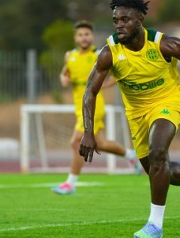 Arthur Bada pourrait déjà prolonger son aventure à la JS Kabylie après des débuts jugés encourageants.