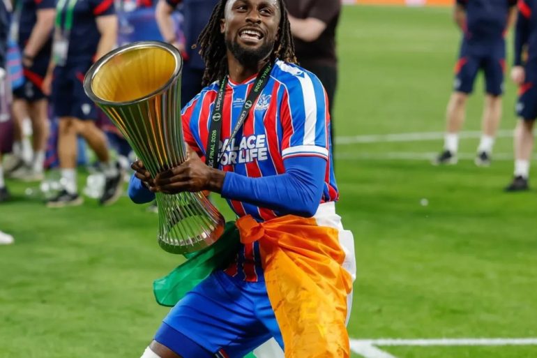 Evann Guessand a remporté l’Europa League avec Aston Villa puis la Conference League avec Crystal Palace durant la même saison.
