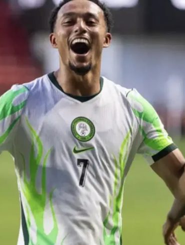 Éric Sékou Chelle continue son excellent parcours avec le Nigeria après une nouvelle victoire contre le Zimbabwe.