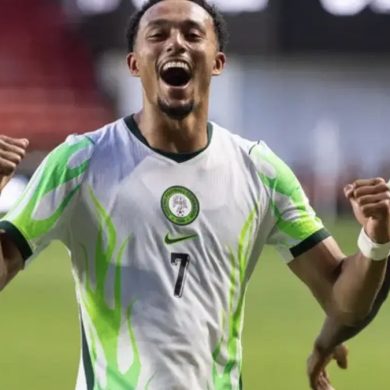 Éric Sékou Chelle continue son excellent parcours avec le Nigeria après une nouvelle victoire contre le Zimbabwe.