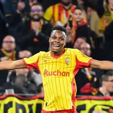 Mamadou Sangaré remporte le prix Marc-Vivien Foé 2026 avec le RC Lens.