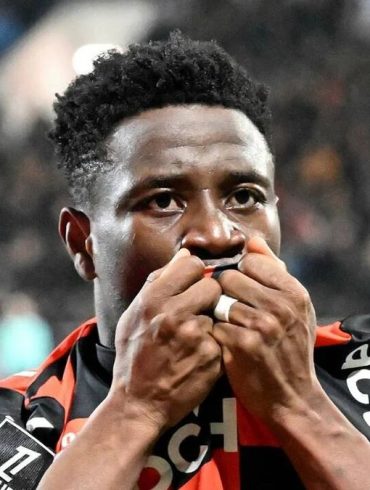 Arsène Kouassi récompensé après sa grande saison avec le FC Lorient.