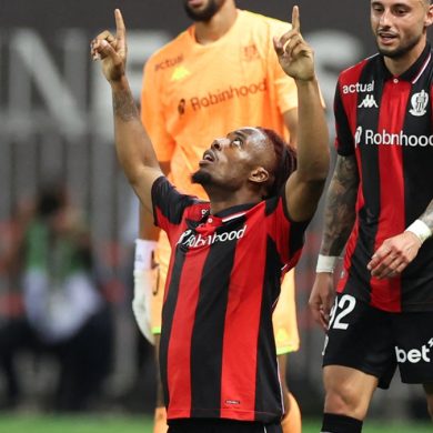 Elye Wahi très ému après le maintien de l’OGC Nice en Ligue 1.