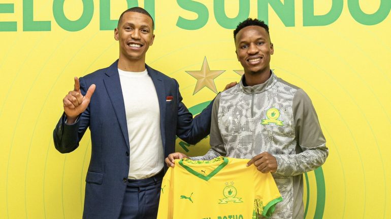 Themba Zwane prolonge l’aventure avec les Mamelodi Sundowns
